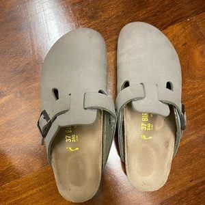Birkenstock Boston Clog in Grey Leather